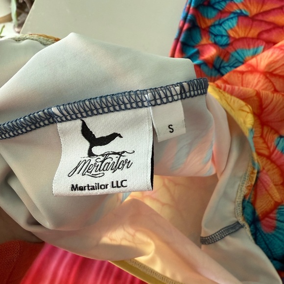 Mertailor “Guppy” Mermaid Tail for Swimming - Picture 2 of 9